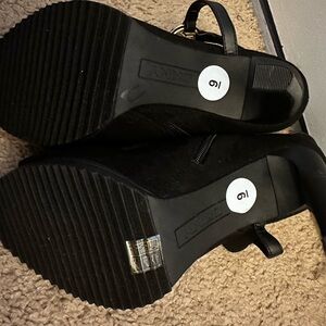 DKNY Black Women's Shoes size 9